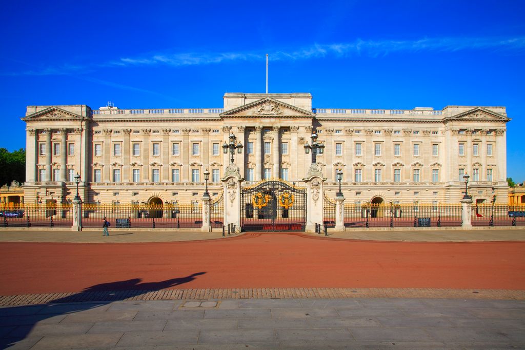 exterior of buckingham palace