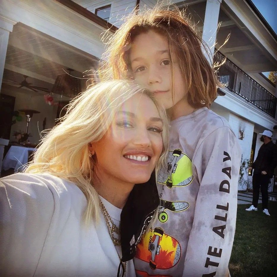 gwen stefani and son apollo