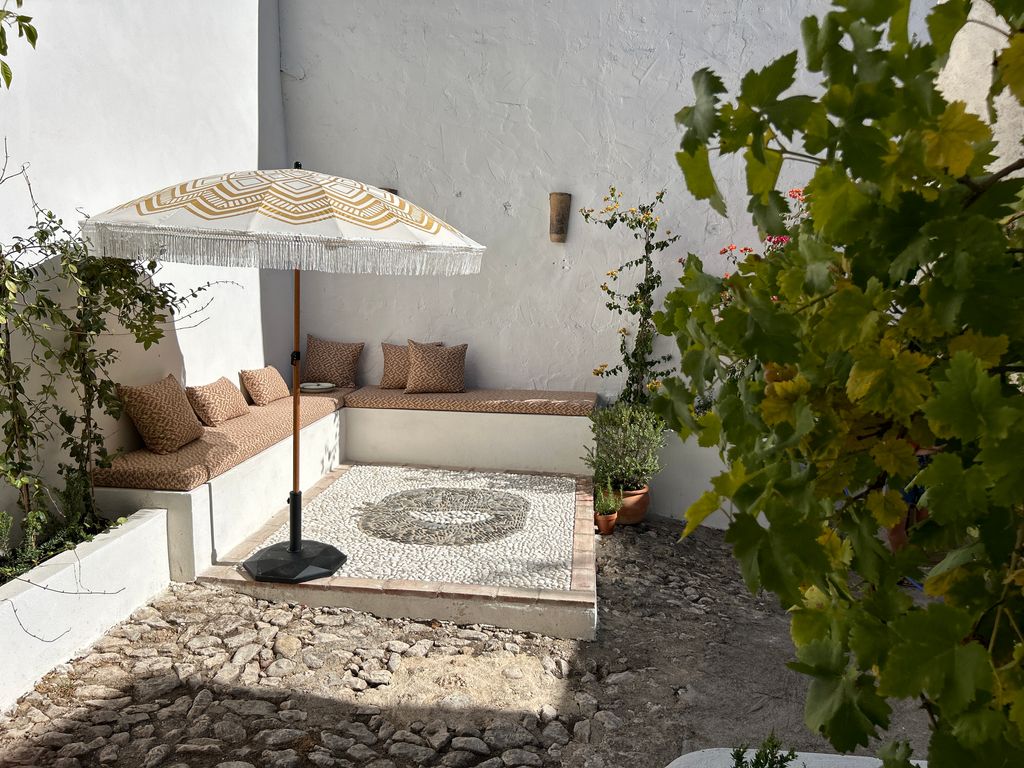 patio area with padded seats built-in and sun umbrella 