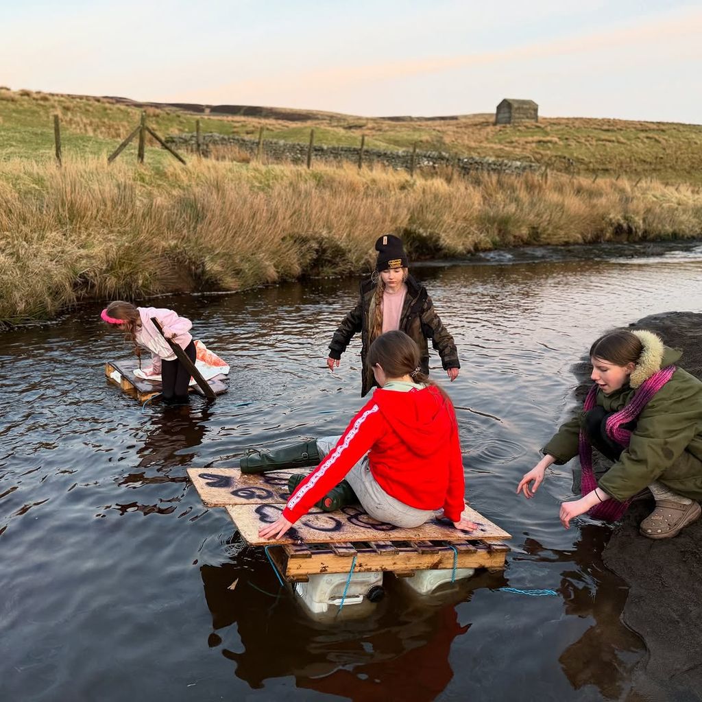 Amanda Owen's kids making homemade boats out of paletts on the river