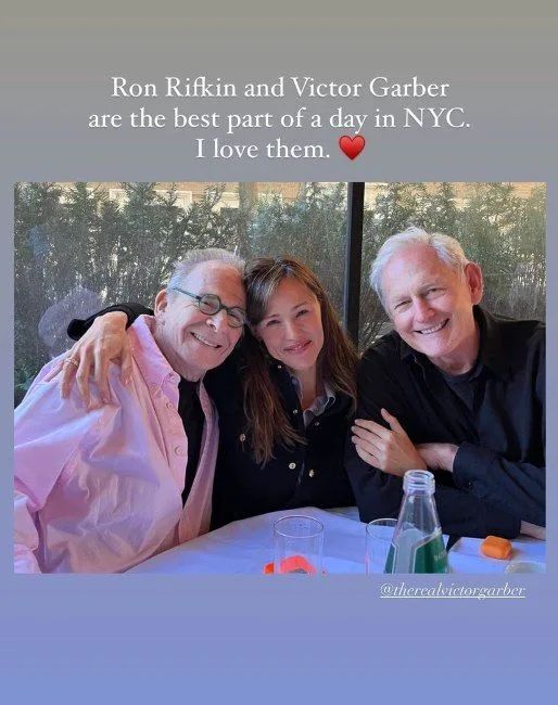 Jennifer Garner wraps her arms around Ron Rifkin and Victor Garber