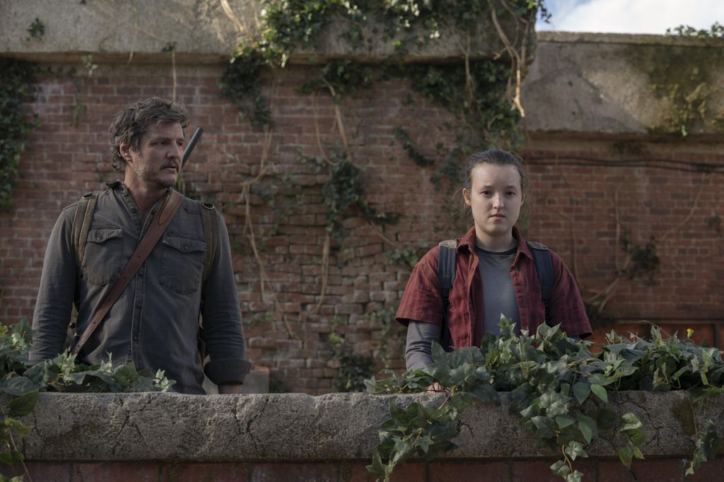 Pedro Pascal and Bella Ramsey in The Last of Us