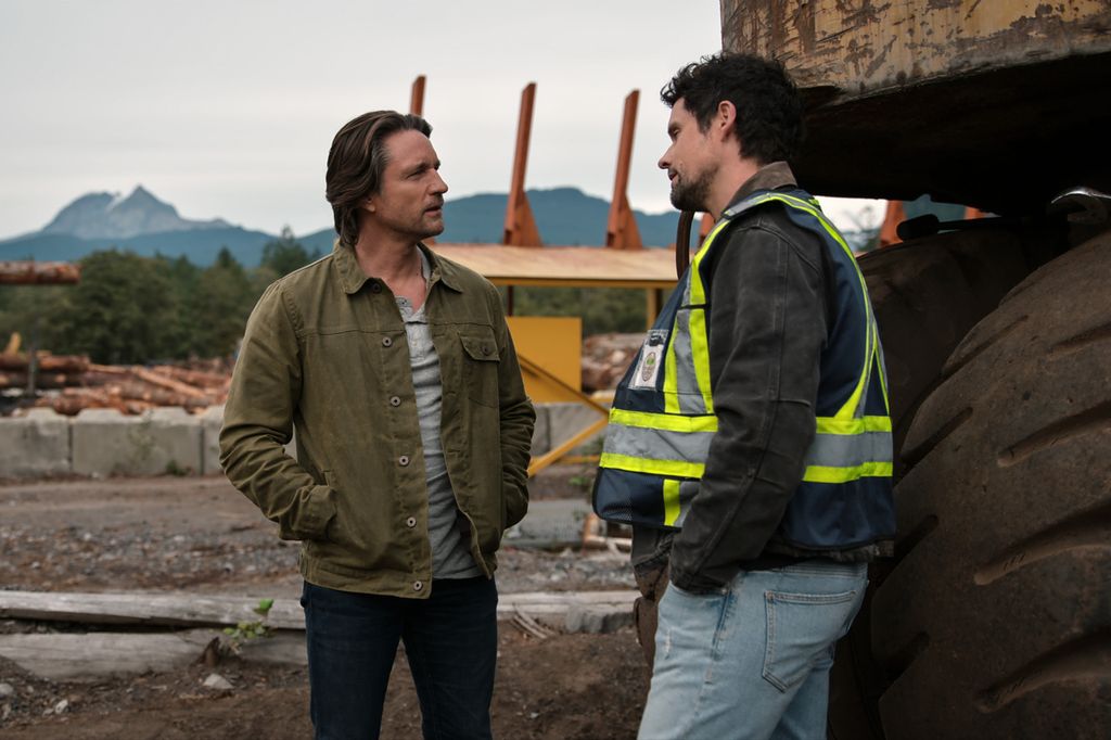 Martin Henderson as Jack Sheridan, Benjamin Hollingsworth as Dan Brady