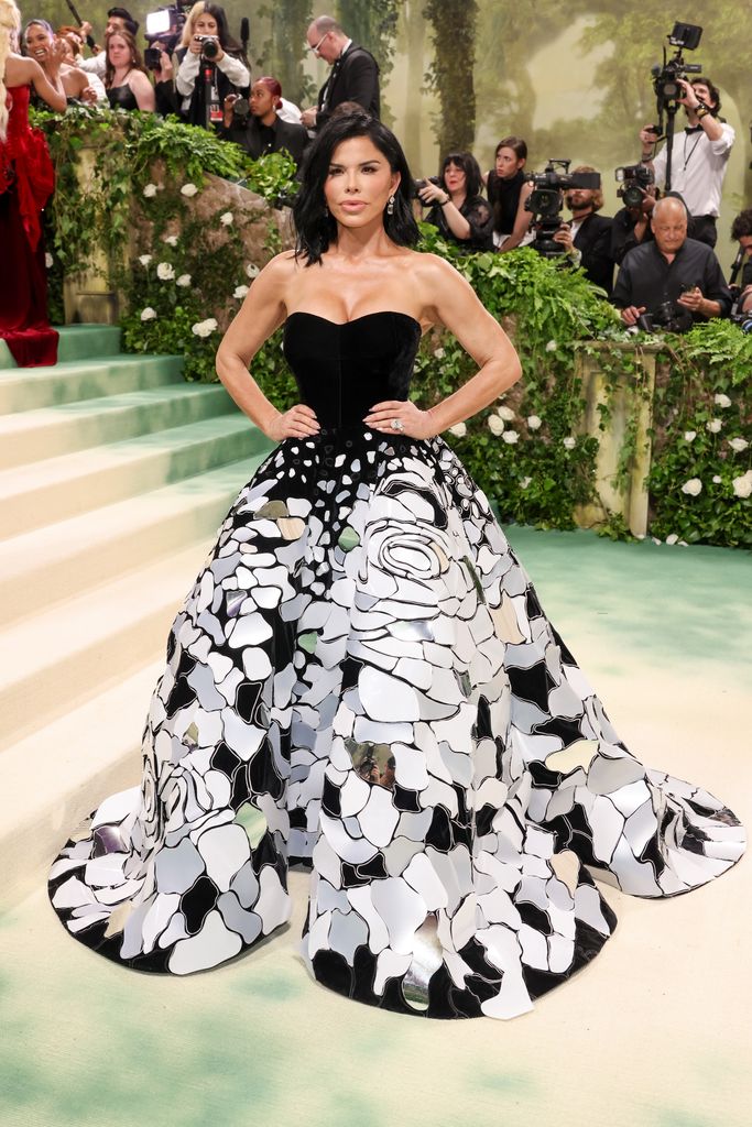 Lauren Sánchez attends The 2024 Met Gala Celebrating "Sleeping Beauties: Reawakening Fashion" at The Metropolitan Museum of Art on May 06, 2024 in New York City