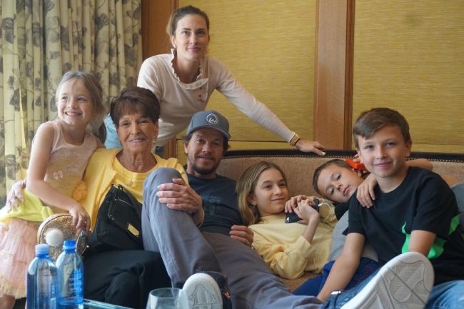 mark wahlberg family