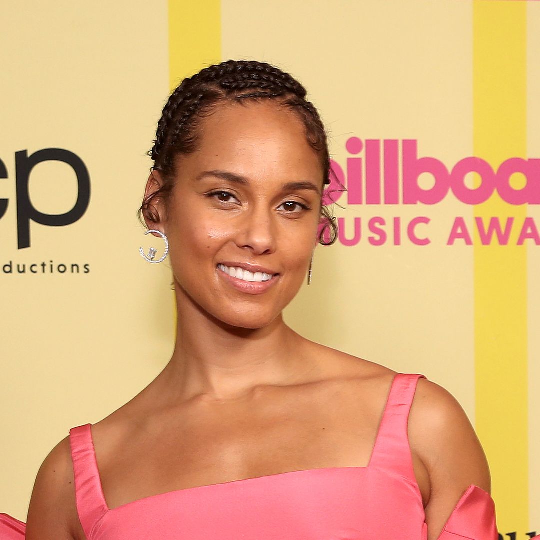 Alicia Keys rocks vibrant bikini in stunning pool photo at $20m mansion