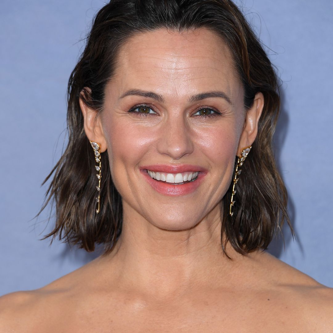 Jennifer Garner's daughter experiments with summer break style in new photos