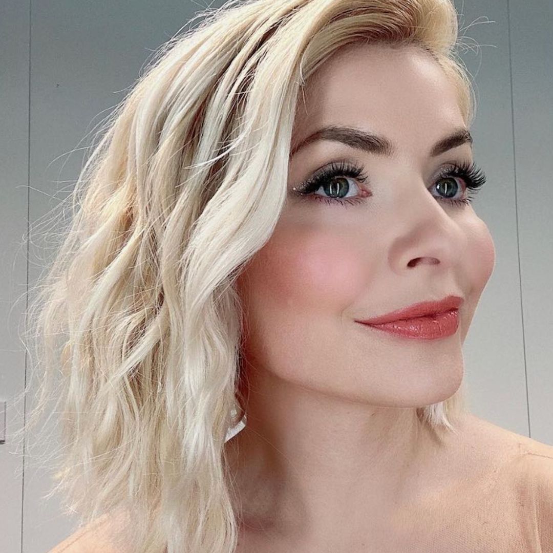 Holly Willoughby swears by this £7 mascara for super long lashes - and it's just dropped in the Amazon sale