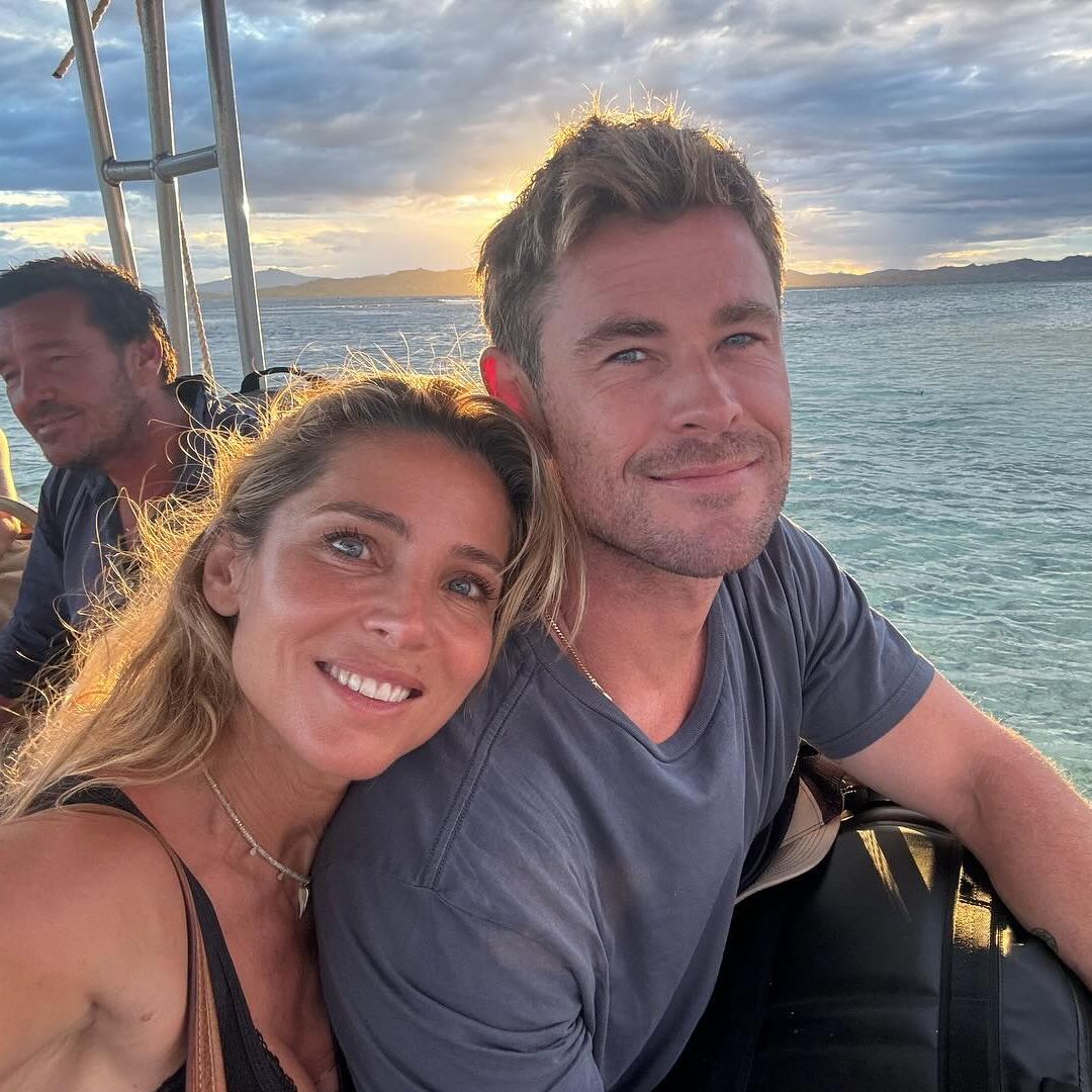Chris Hemsworth and his 3 kids match in rare family selfie
